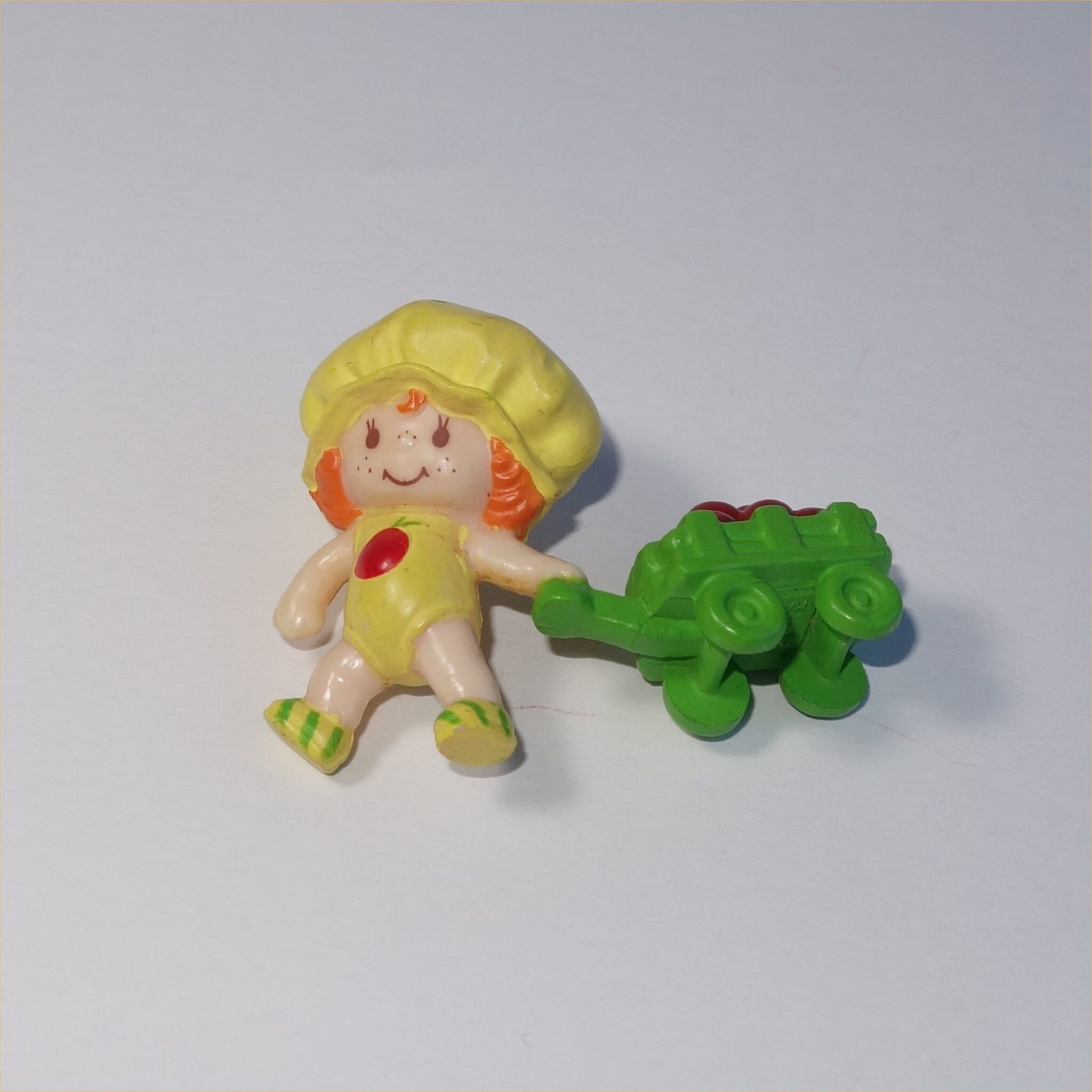 Strawberry Shortcake 1982 Apple Dumplin Pulling a Cart of Apples PVC ...