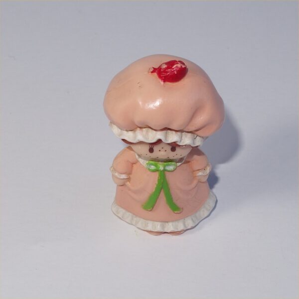 Strawberry Shortcake 1981 Strawberry Shortcake in a Nightgown PVC Figurine - Image 3