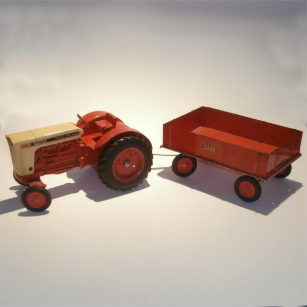 Ertl Case 930 Comfort King Farm Tractor and Trailer