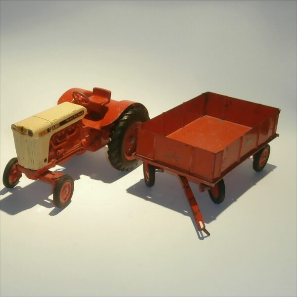 Ertl Case 930 Comfort King Farm Tractor and Trailer