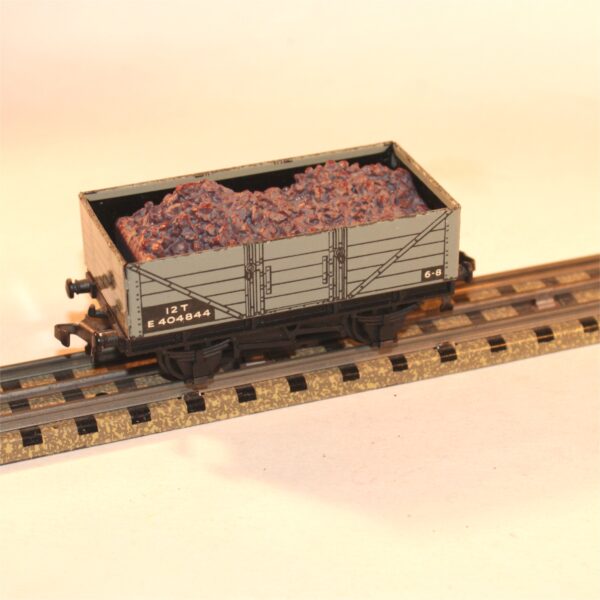 Hornby Dublo 32075 3-Rail 12T 5-Plank Tin Litho Coal Mineral Wagon OO Scale with Resin Load