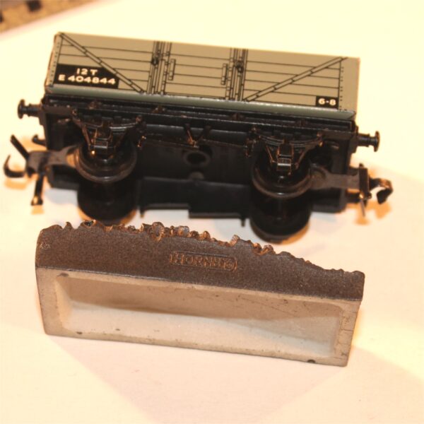 Hornby Dublo 32075 3-Rail 12T 5-Plank Tin Litho Coal Mineral Wagon OO Scale with Resin Load