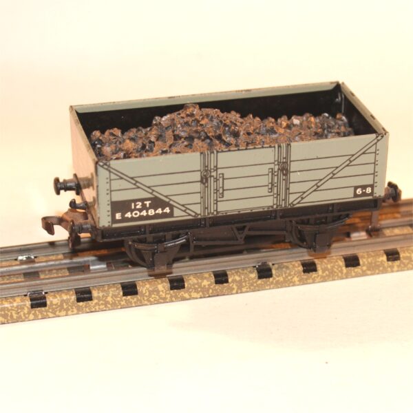 Hornby Dublo 32075 3-Rail 12T 5-Plank Tin Litho Coal Mineral Wagon OO Scale with Resin Load