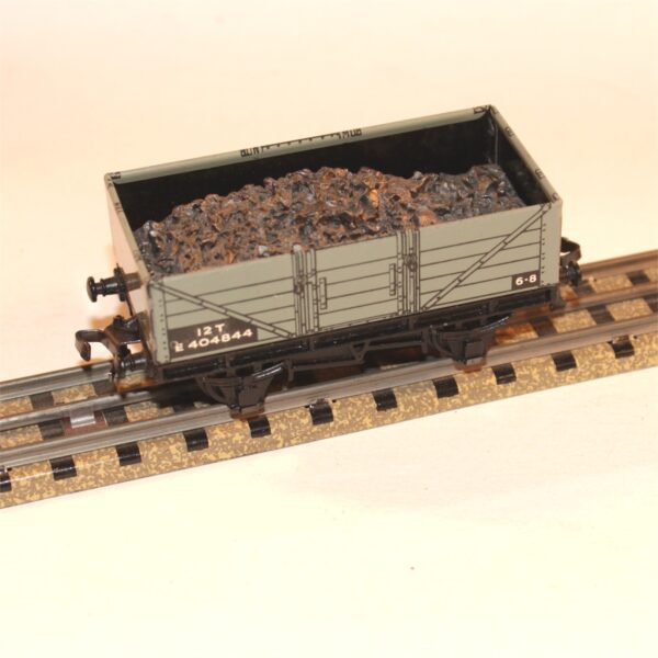 Hornby Dublo 32075 3-Rail 12T 5-Plank Tin Litho Coal Mineral Wagon OO Scale with Resin Load