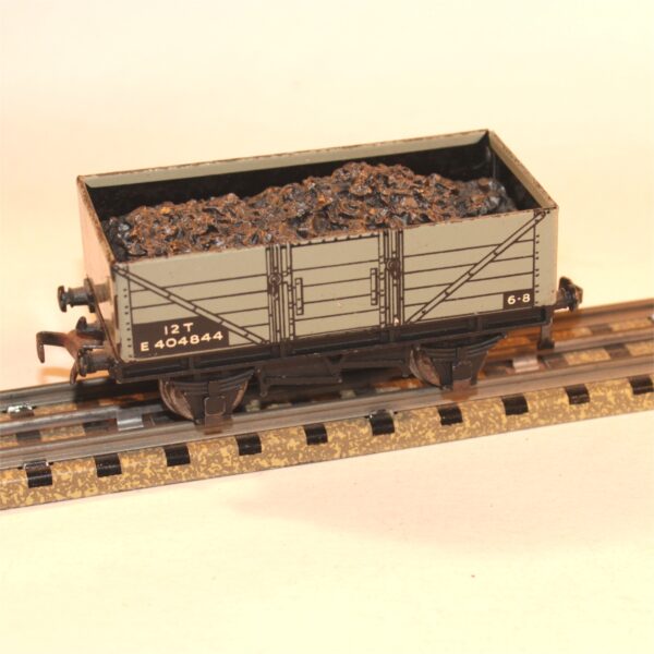 Hornby Dublo 32075 3-Rail 12T 5-Plank Tin Litho Coal Mineral Wagon OO Scale with Resin Load