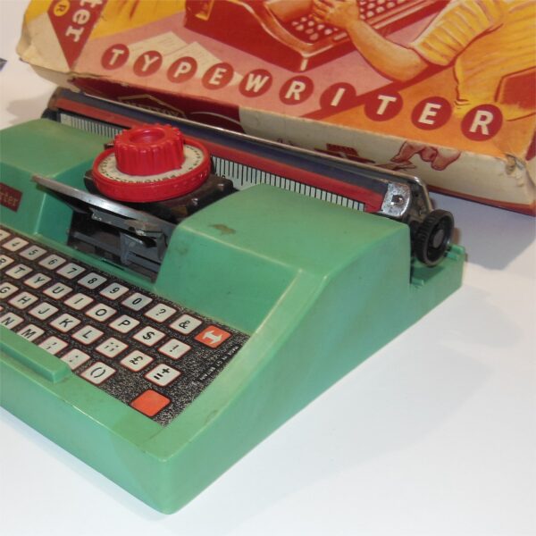 Mettoy Reporter Model 4314 Plastic & Metal Typewriter